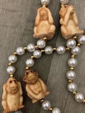 See Hear Speak No Evil Monkey Necklace – Mardi Gras Novelty Statement Beads
